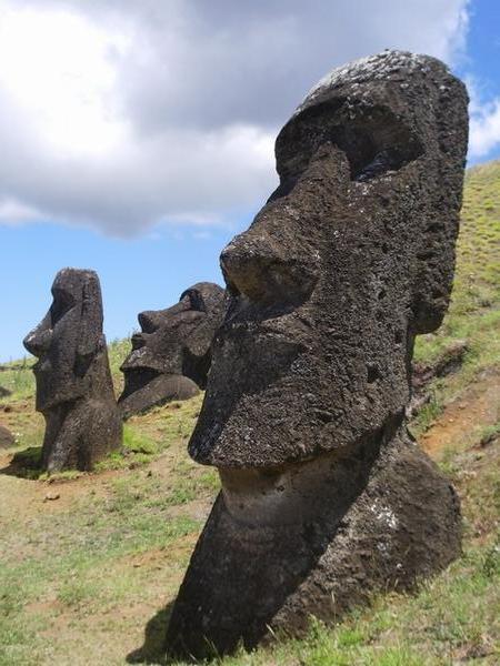 [176578-Moai-at-Rano-Raraku-Rapa-Nui-5[1].jpg]